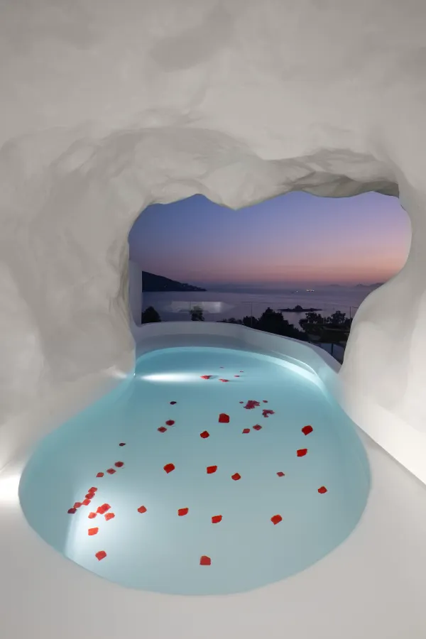 Miyue · Blue and White Saint Island Cliff Hot Tub Boutique Stay Shenzhen Luxury Resort